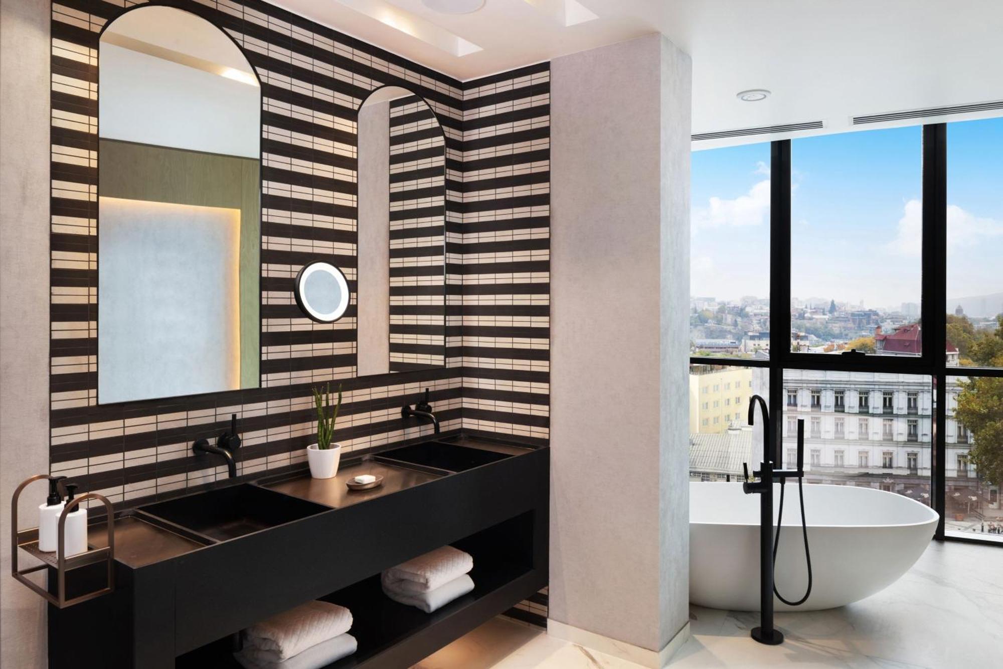 Paragraph Freedom Square, A Luxury Collection Hotel, Tbilisi Ngoại thất bức ảnh