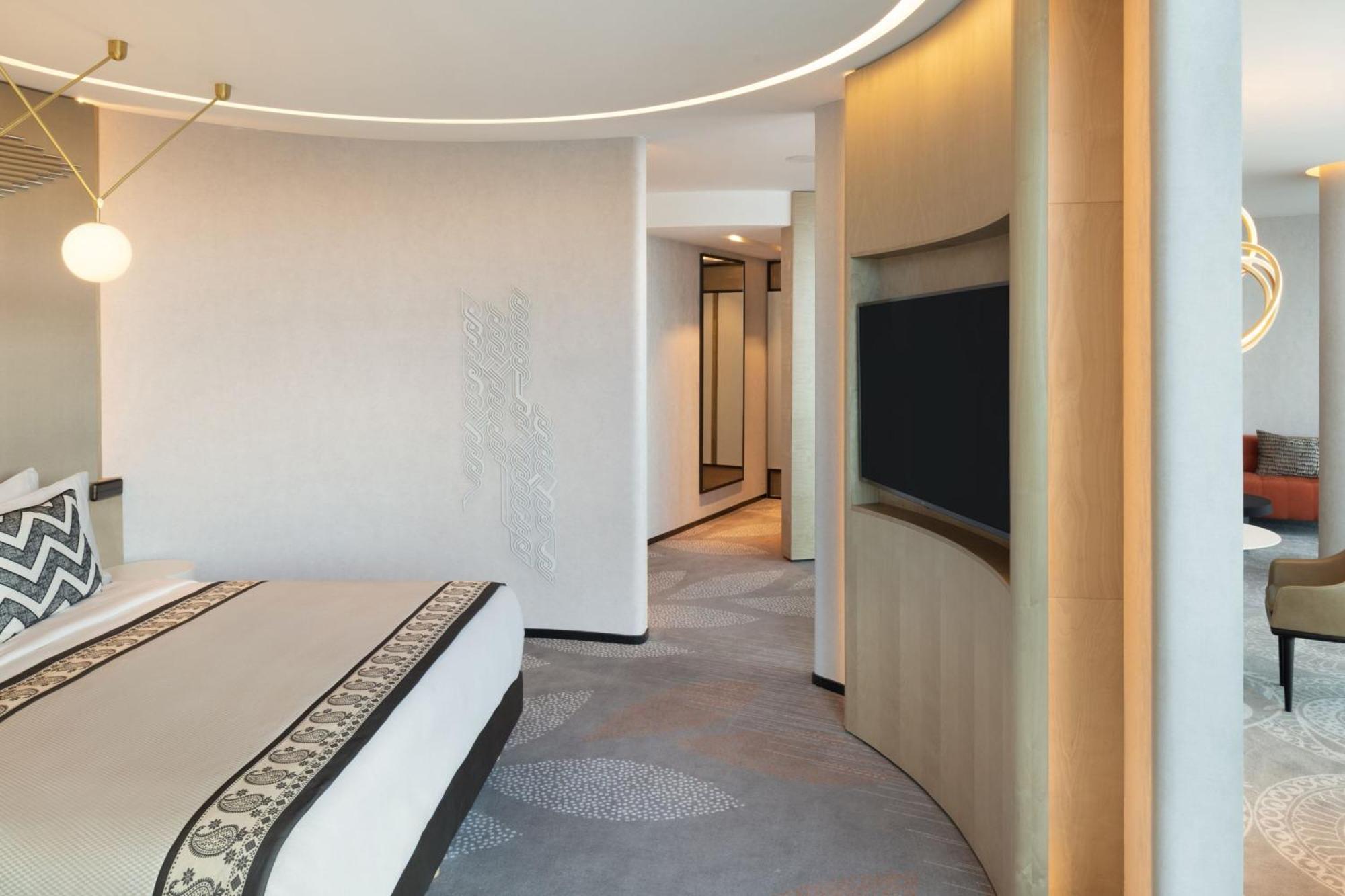 Paragraph Freedom Square, A Luxury Collection Hotel, Tbilisi Ngoại thất bức ảnh
